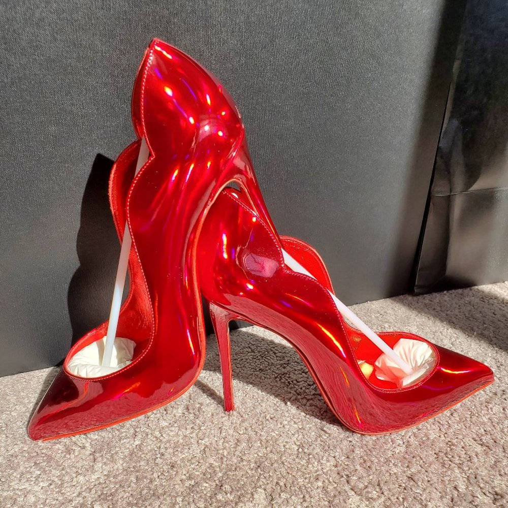 CHRISTIAN LOUBOUTIN Hot Chick 100 metallic patent red pumps 39
